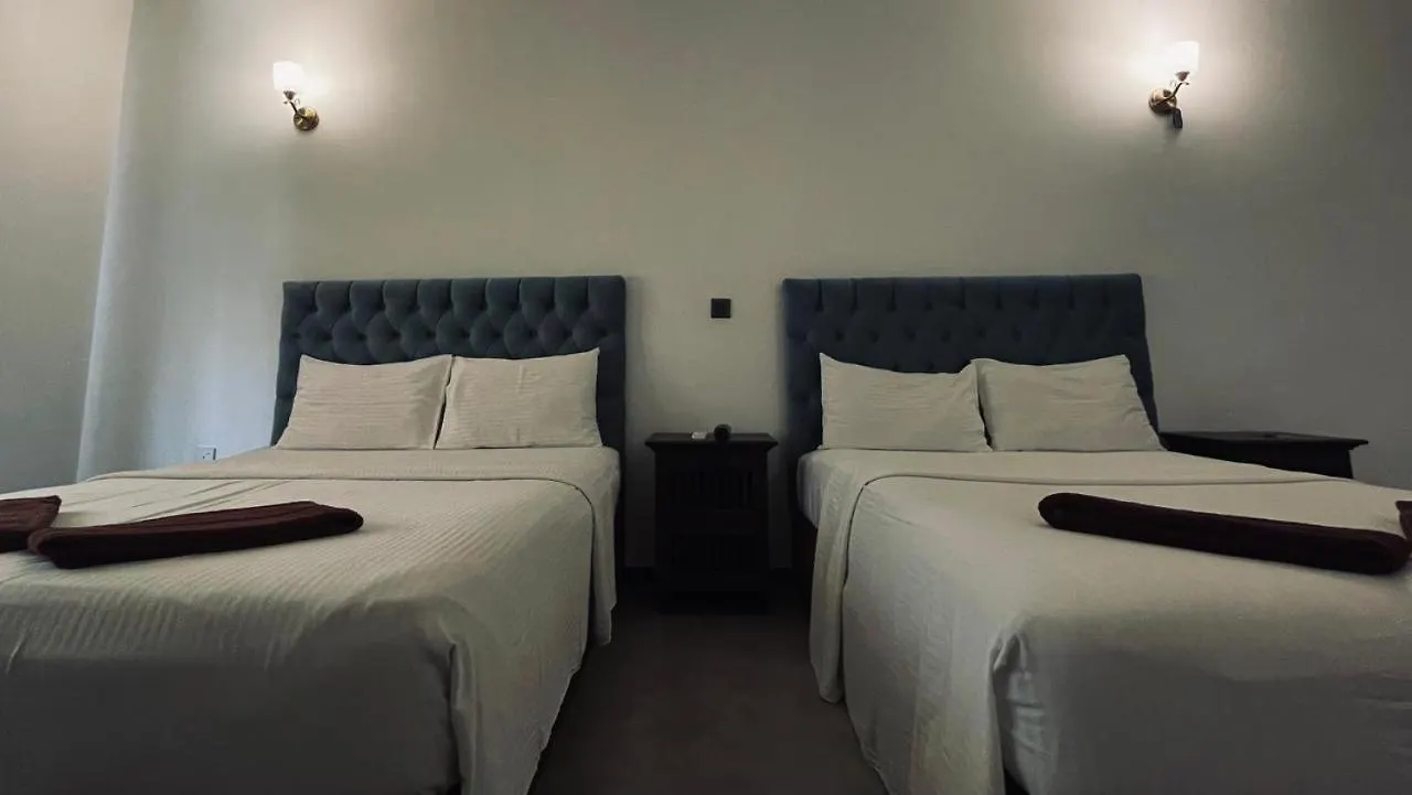 Forever City Hotel Kiribathgoda 3*,