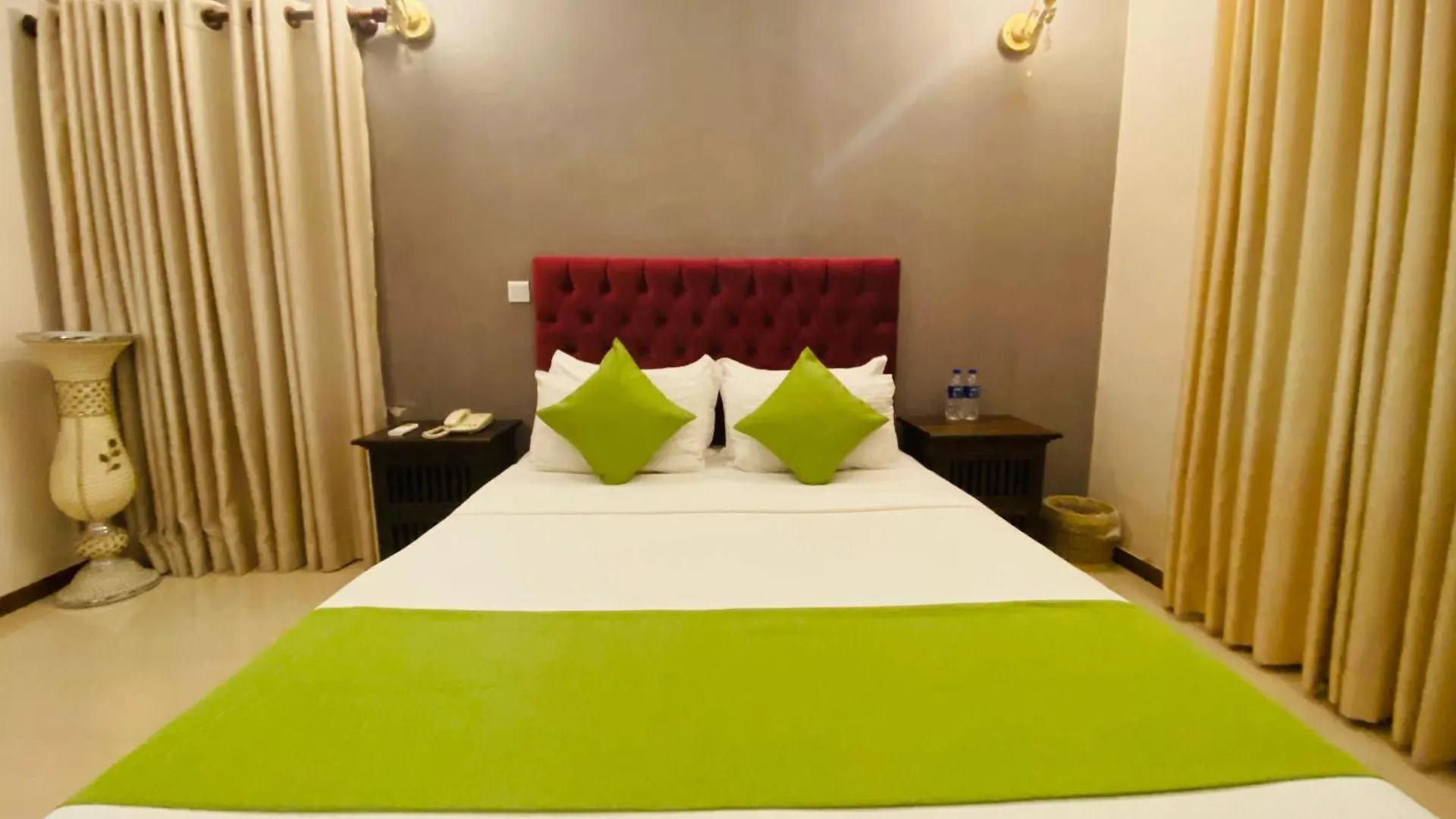 Forever City Hotel Kiribathgoda